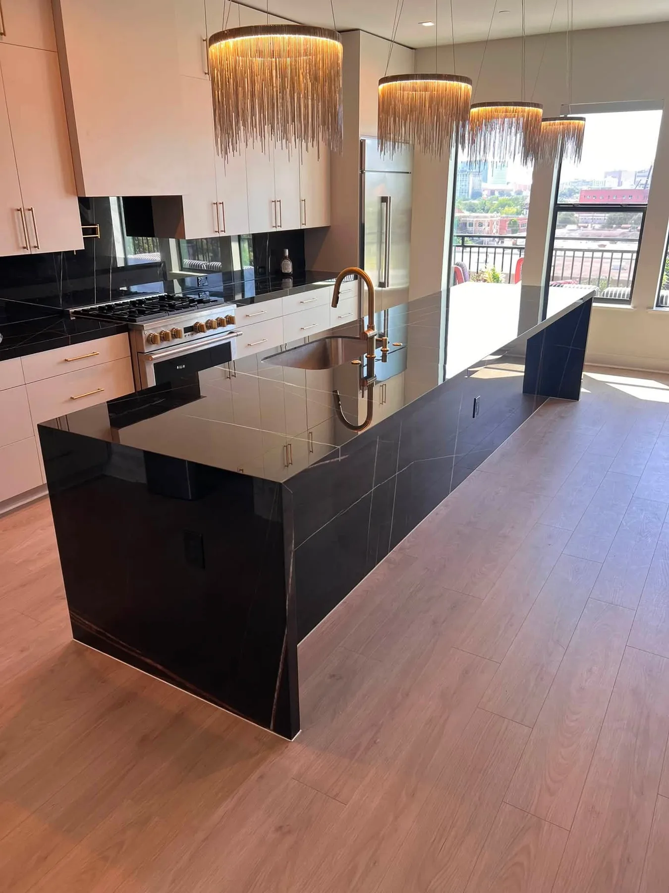 Black porcelain island with an integrated sink — Kitchen